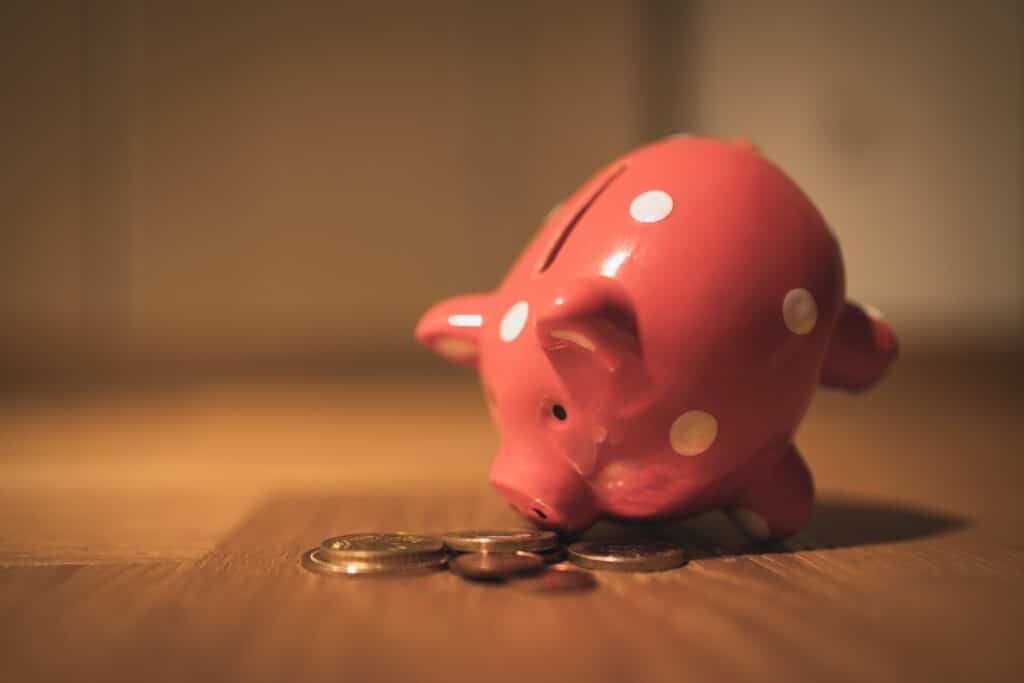 Money Lessons for Kids - piggy bank for saving money
